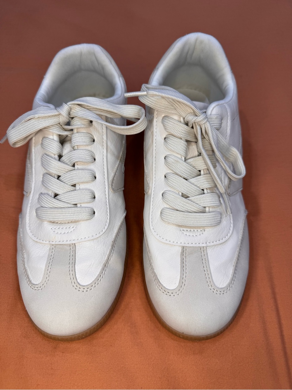 DV by Dolce Vita Women’s Sneakers White Cream Gum Sole Lace Up Size 8.5